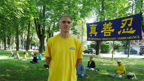 '图3:比利时法轮大法学会主席尼科·比恩斯说:“中共活摘法轮功学员器官牟利,犯下群体灭绝和反人类罪。”'