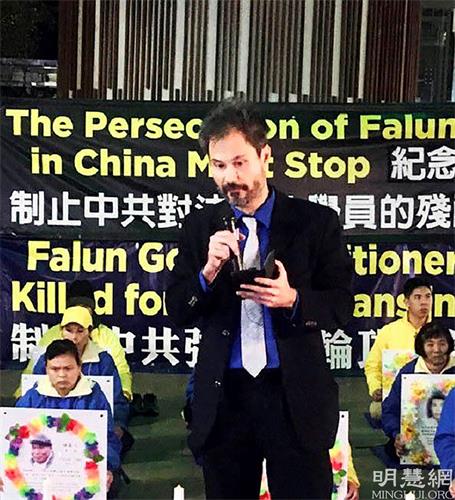 '图3:上市公司董事郑先生(Tshung Chang)在集会上发言'