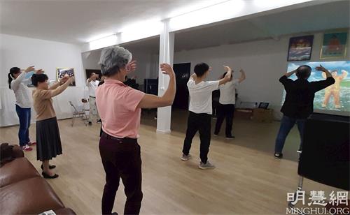 '图3:新学员学炼第二套功法'
