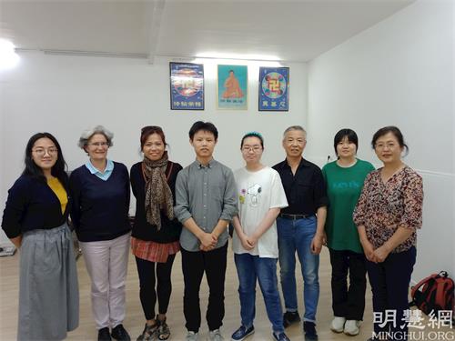 '图5:第一期九讲班学员合影'