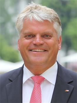 '图2:德国政府宗教自由专员、国会议员格鲁伯(Markus Grübel,MdB, CDU)'