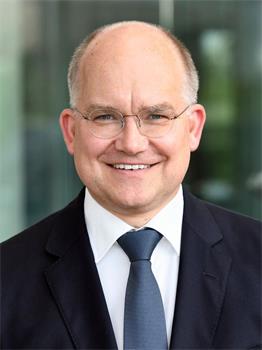 '图12:执政党国会议员塞巴斯蒂安·布雷姆(Sebastian Brehm,MdB, CDU/CSU)。'