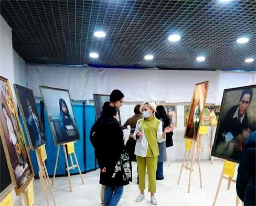 '图1~5:二零二一年九月,“真善忍国际美展”连续三个周末在莫斯科VDNH展览中心展出。图为美展现场。'