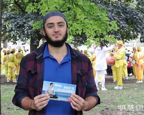 '图24:从事园林景观工作的卢卡(Luca)先生表示相信修炼法轮功会找到真正的自己。'
