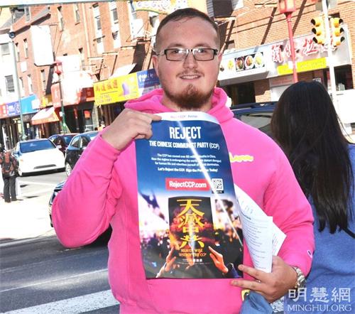 '图8:新泽西州园艺师布赖恩・罗内特(Brian Roenelt)认为,民众了解真相意义重大。'