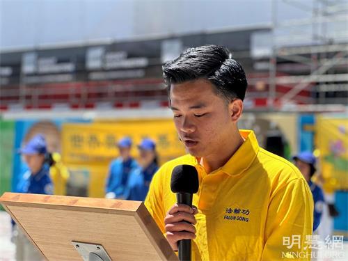 '图10:凯文(Kevin)在演讲中。'