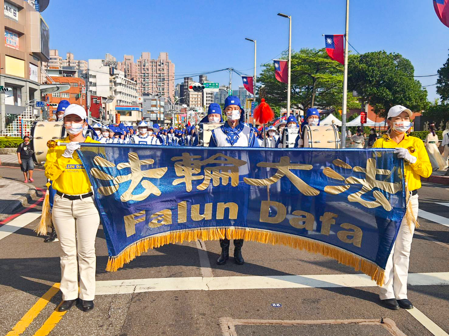 图1:台湾天国乐团开始踩街游行