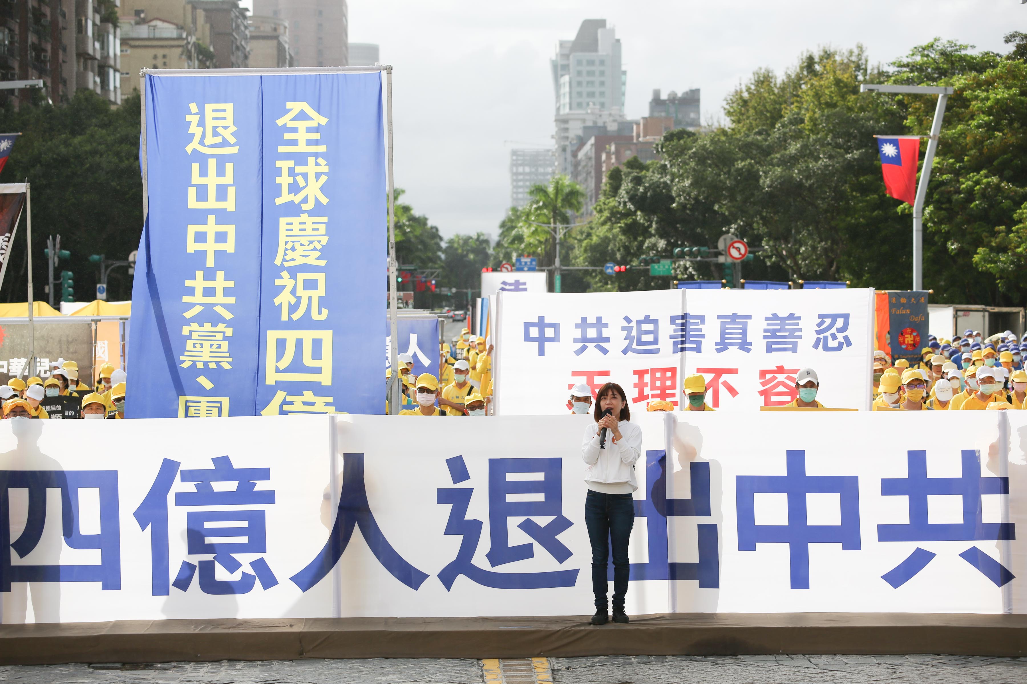 图6:台北市议员林颖孟在集会上发言。
