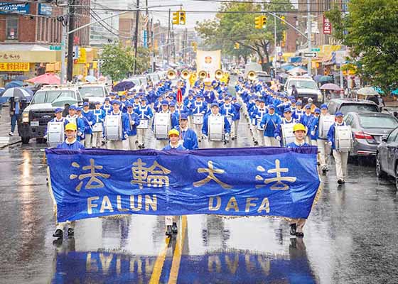 纽约大游行 风雨中传递真相