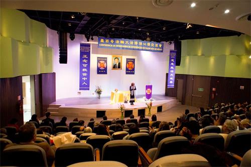 '图2~7:学员在发言'