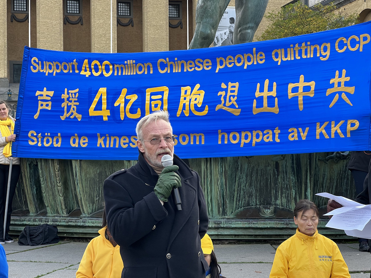 图10:瑞典关注中国人权的非政府组织(ISHR)代表彼得在集会上呼吁:关注中国人权