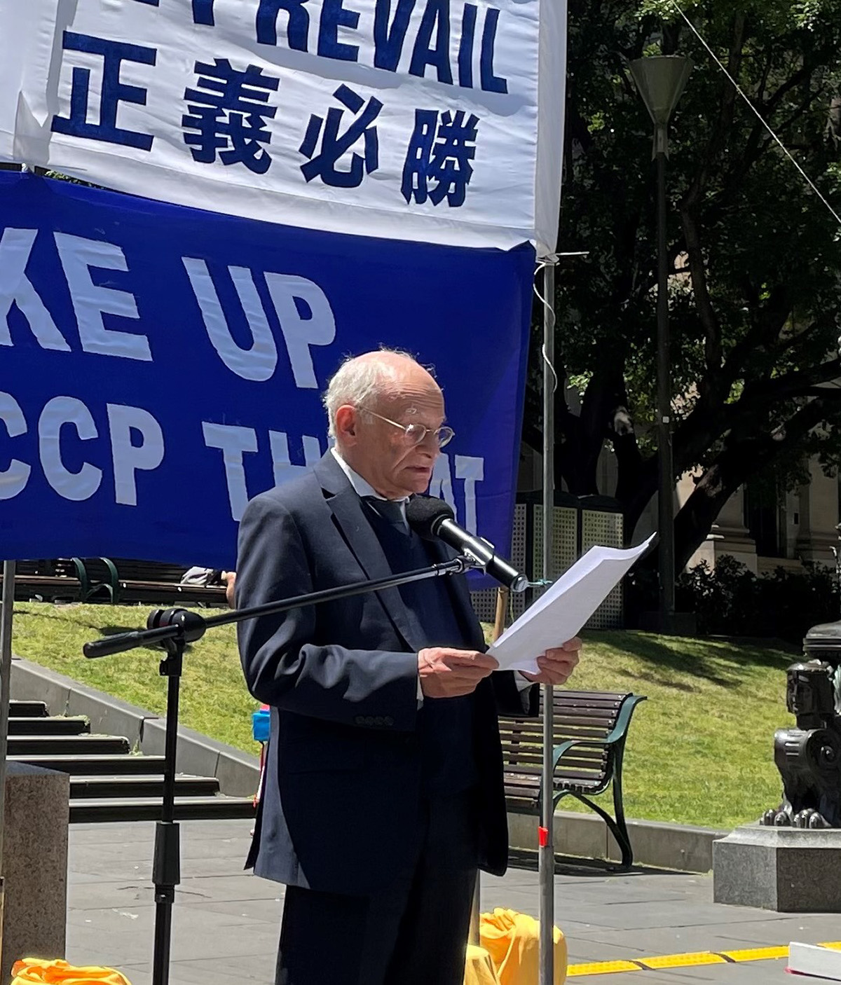 图6:国际知名人权律师大卫‧麦塔斯(David Matas)先生在集会上发言。