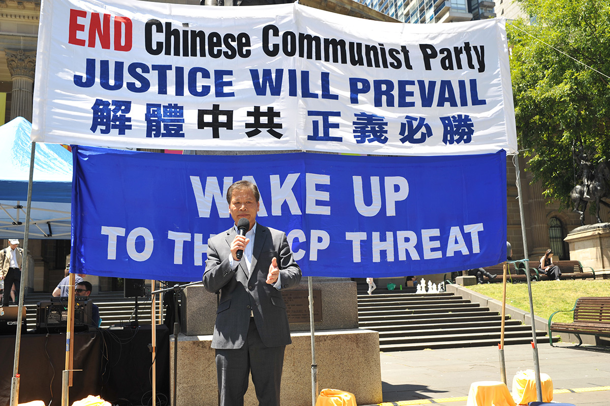 图7:墨尔本华人社团领袖阮杰先生在集会上发言。