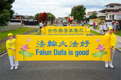 图1~9:二零二二年十一、十二月,新西兰法轮功团体参加了各地的圣诞游行。