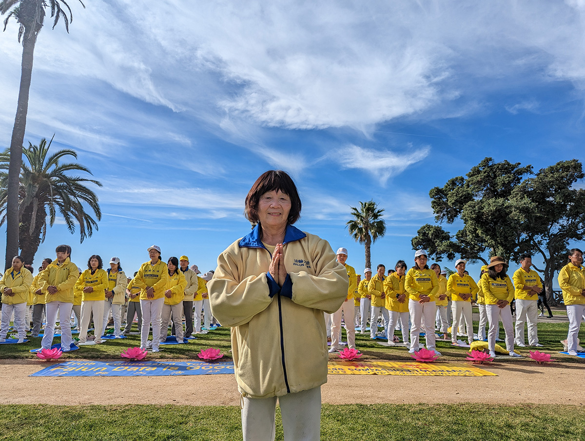 图6:洛杉矶法轮功学员、洛杉矶退党服务中心负责人李海伦恭祝李洪志师父新年快乐!同时也呼吁大陆民众赶快三退保平安。