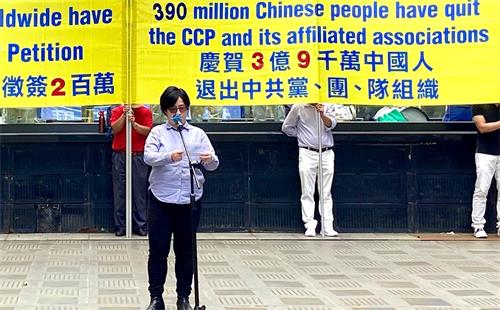 '图4:乔安娜・周(Joanna Zhou)在集会上发言'