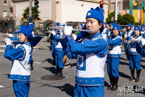 '图5:法轮功学员的队伍'
