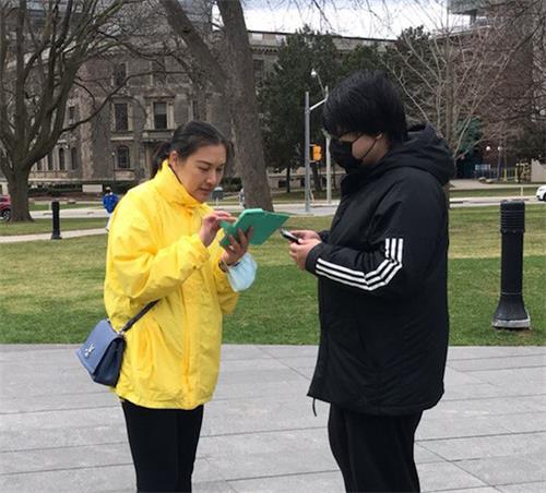 图7:学员告诉吉先生大法网站信息。
