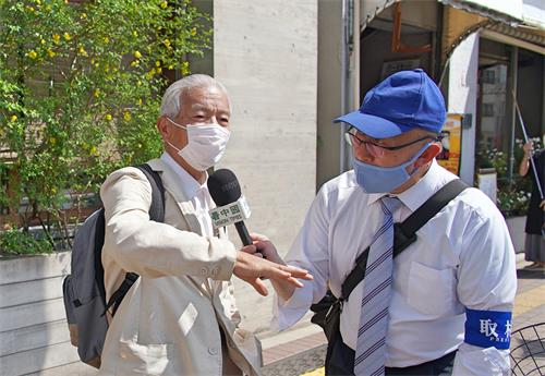 图4:根羽(左)先生说:“这种残忍的迫害太不可思议了,中国人应该觉醒了”。