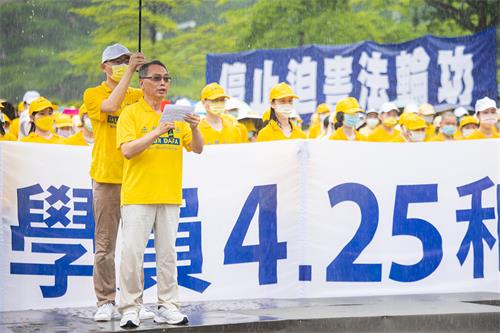 图5:台湾法轮大法学会理事长萧松山邀请各界人士支持善良、谴责暴政。