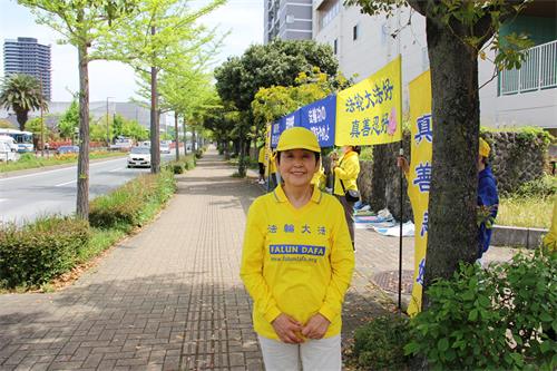 图3:七十六岁的中照子(Naka Teruko)女士,每天都早出晚归讲真相,没有休息日