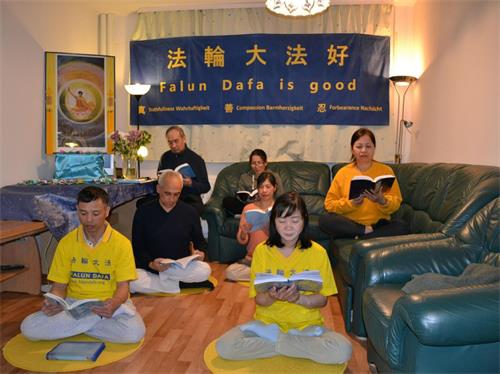 '图8:部分莱比锡和周边地区的法轮功学员在一起学法'