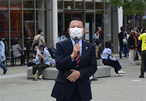 '图10:中村市议会议员在集会上发言'