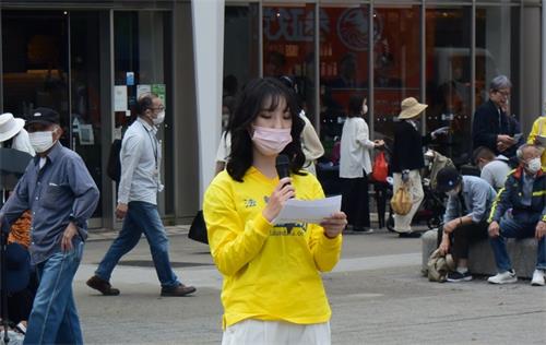 '图12:法轮功学员付伟彤在集会上发言'