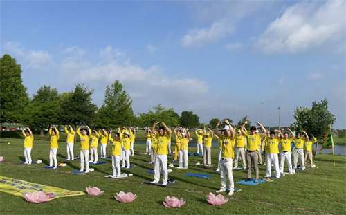 '图片2~4: 达拉斯-沃斯堡地区法轮功学员五月八日集体炼功庆祝世界法轮大法日'