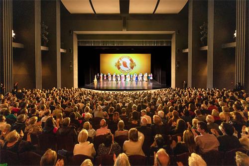 图3:二零二二年五月七日,德国菲森新天鹅堡音乐厅(Festspielhaus