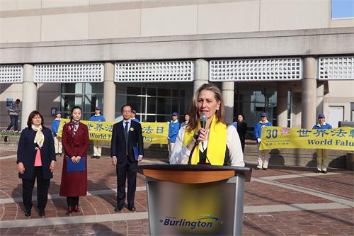 图1:安省伯灵顿市(Burlington)市长玛丽安·米德·沃德(Marianne