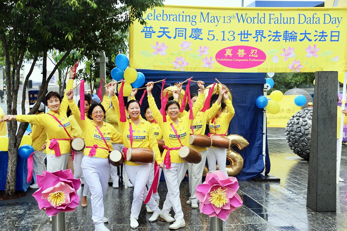 图11:二零二二年五月十三日,澳洲昆士兰法轮功学员在布里斯班广场(Brisbane Square)举行庆典活动。