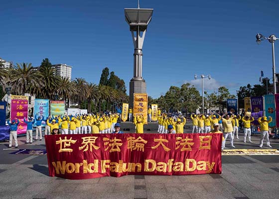 旧金山欢庆法轮大法日 民众感恩大法