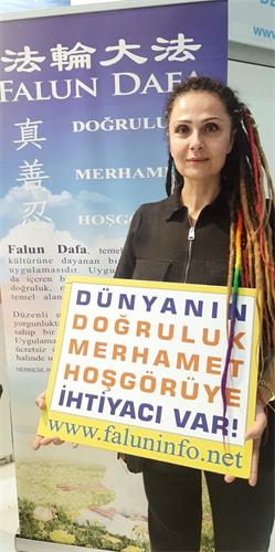 '图3:著名糕点师埃斯拉·阿克罗格鲁(Esra Akeroğlu )'