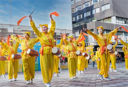 '图6:腰鼓队在表演'