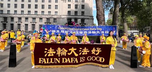 '图6~7:游行之后,学员举行了集会。图为集会现场。'