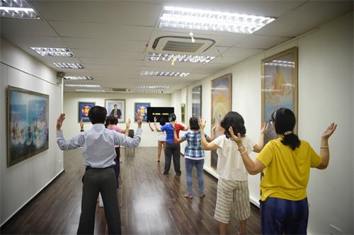 图3:新学员们学炼了五套功。