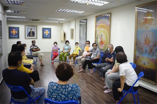 图4:九天班的最后一天,学员们坐在一起交流了自己的收获和体会