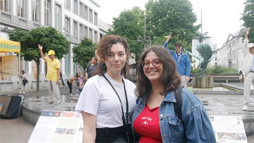 '图6:乔治娅(Giorgia)和弗朗西斯卡(Francesca)主动驻足了解真相'