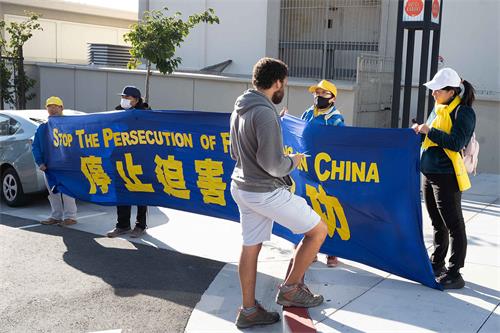 图6:帕洛阿图市居民Jason Thompson在了解法轮功真相