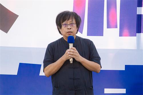 '图4:华人民主书院董事主席曾建元在记者会上发言。'