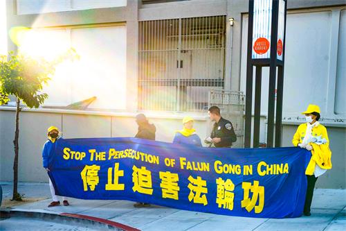 图1~11:旧金山法轮功学员举行烛光悼念