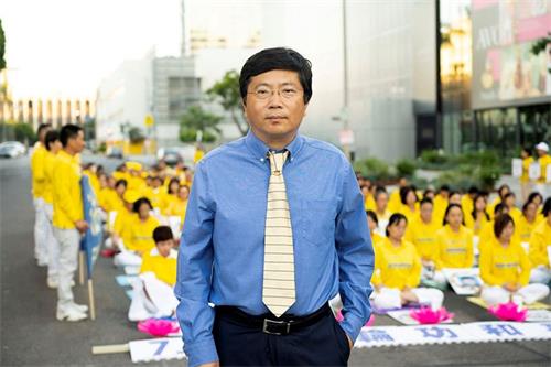 '图5:洛杉矶法轮大法修炼团体发言人吴英年教授'