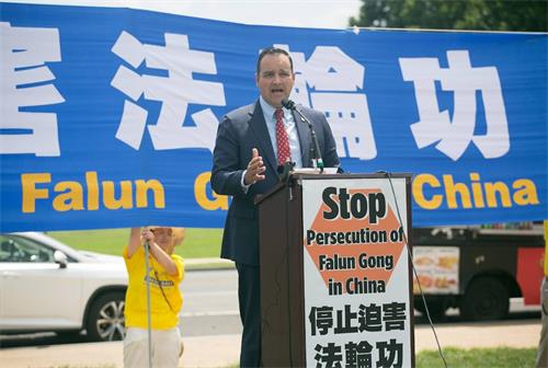 图10:共产主义受害者纪念基金会 (Victims of Communism Memorial Foundation) 主席安德鲁·布雷姆伯格大使(Andrew Bremberg)敦促美国国会带头通过停止活摘器官的法案。