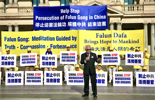 图9:二零二二年七月八日,资深法学家大卫・弗林特(Prof. David Flint AM)在悉尼集会上发言