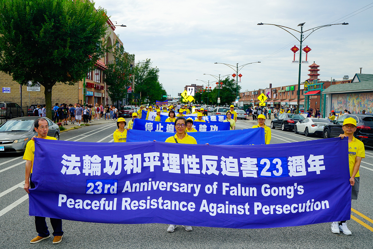 图1~5:二零二二年八月十三日,美国中部十几个州的部份法轮功在芝加哥中国城举行大游行。