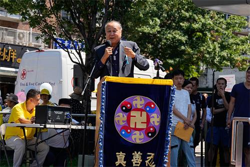 图10:香港实业家袁弓夷在集会上发言