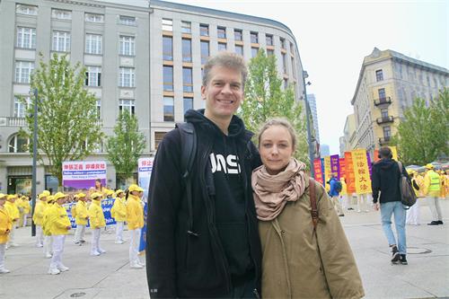 图22:银行职员皮特察克(Szymon Pietrzak)和建筑师理格察女士(Iwona Ligęza)