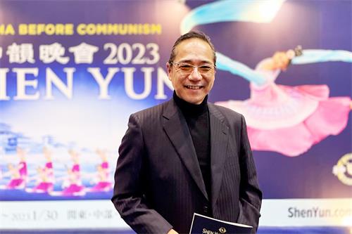 图10:建筑公司社长川村慎二期望看到像神韵演出中所展现的世界和平。(大纪元)