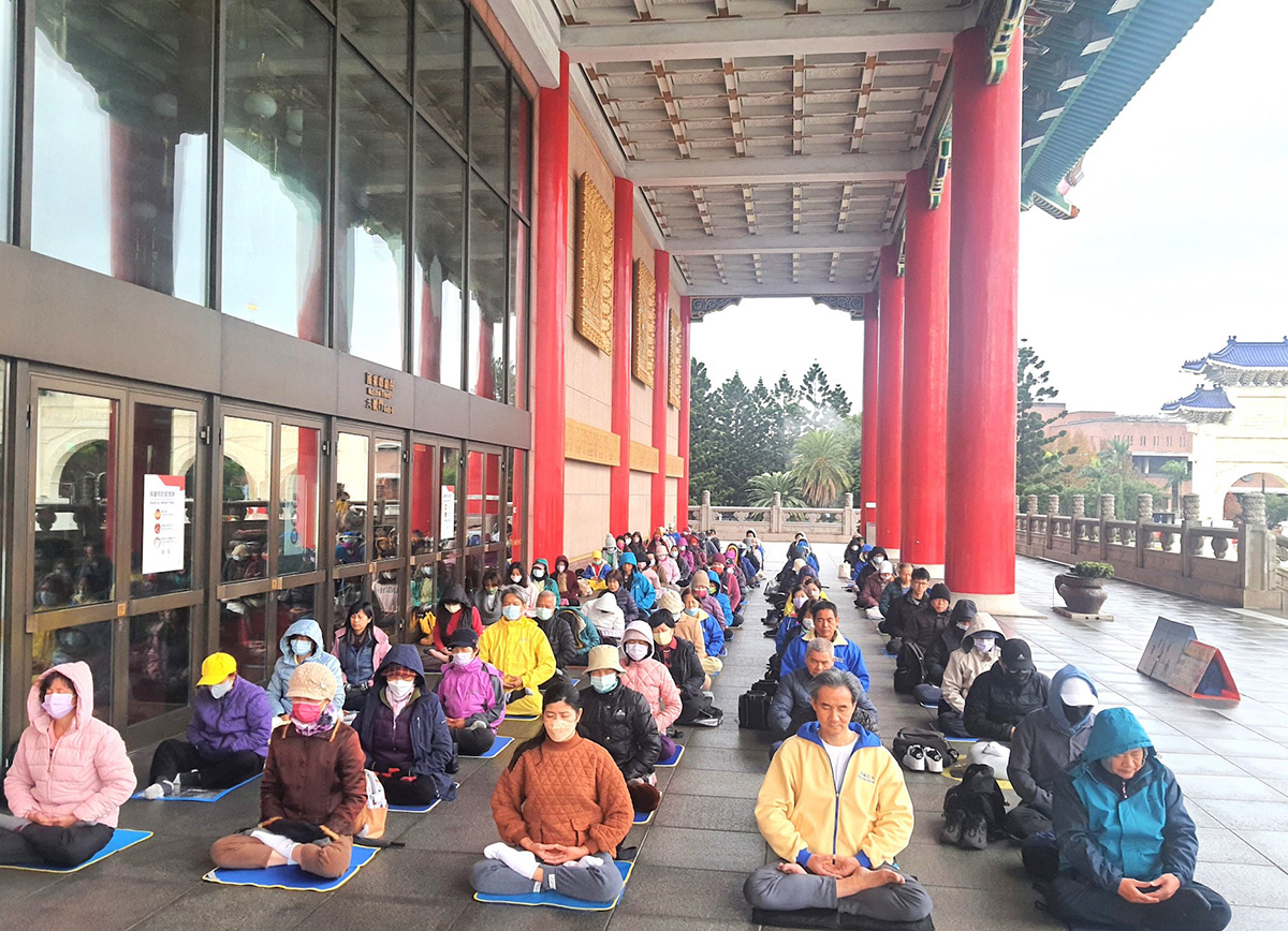 图1:台北部份学员2023年元旦打坐炼静功